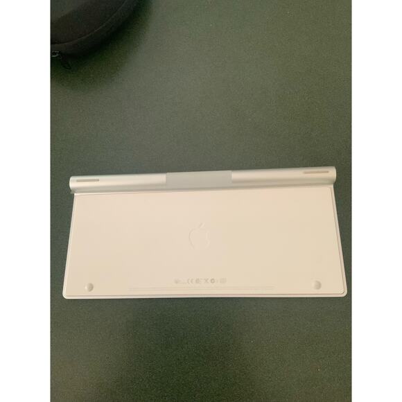 Apple Magic Wireless‎ Keyboard - Silver - Picture 3 of 3